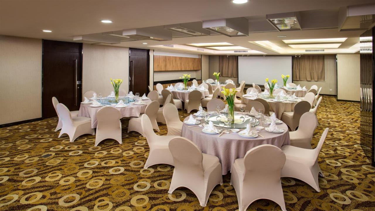 Holiday Inn City Centre Harbin Exteriör bild