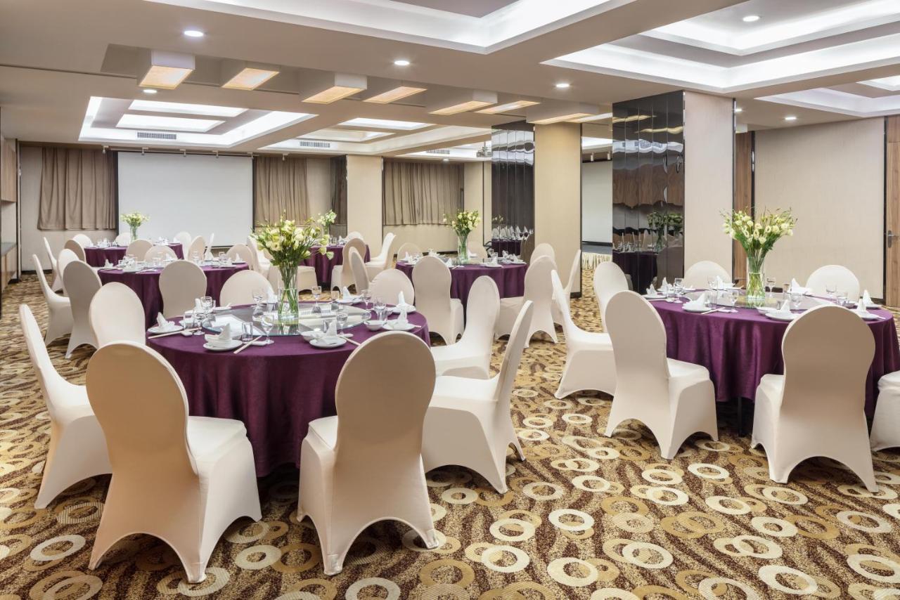 Holiday Inn City Centre Harbin Exteriör bild