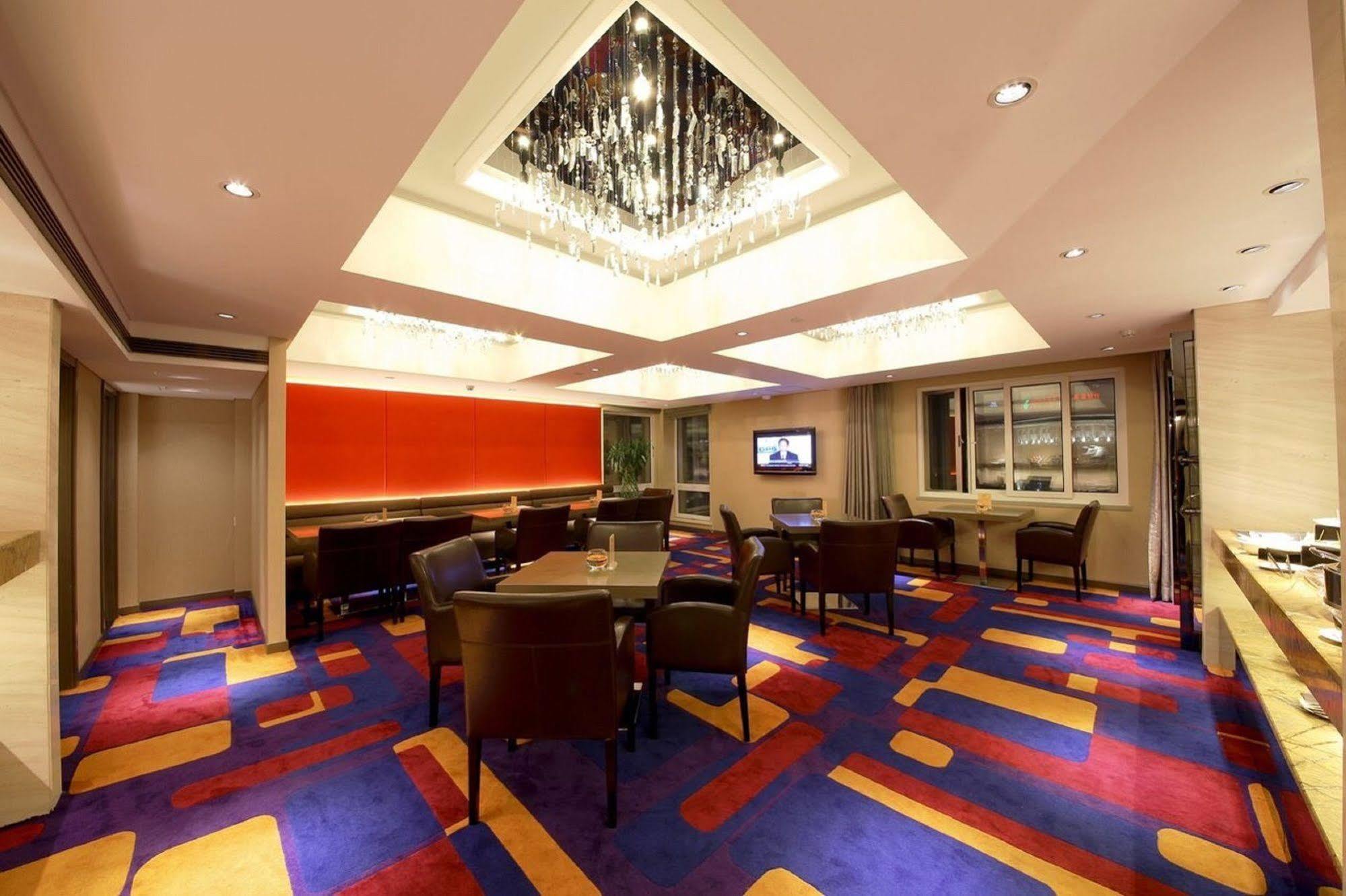 Holiday Inn City Centre Harbin Exteriör bild