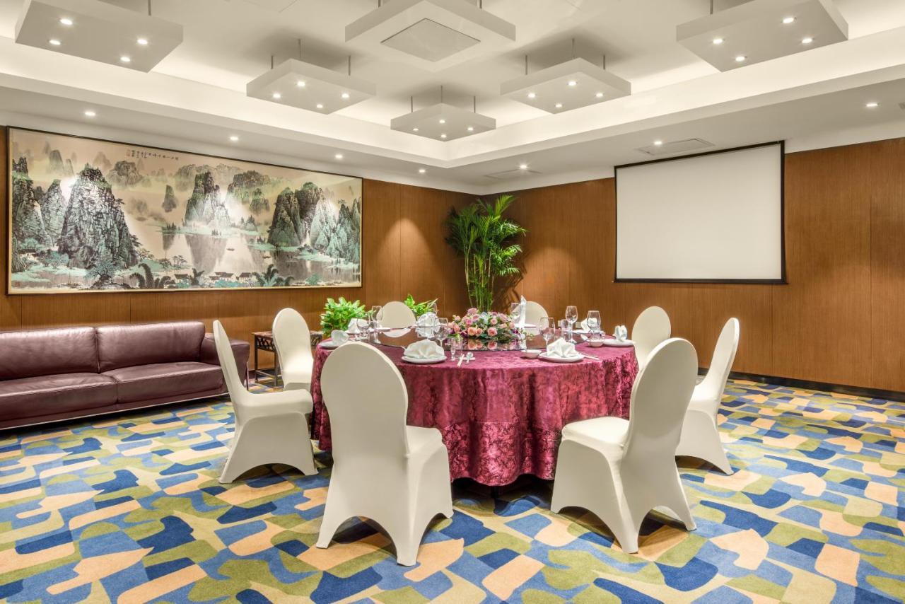 Holiday Inn City Centre Harbin Exteriör bild